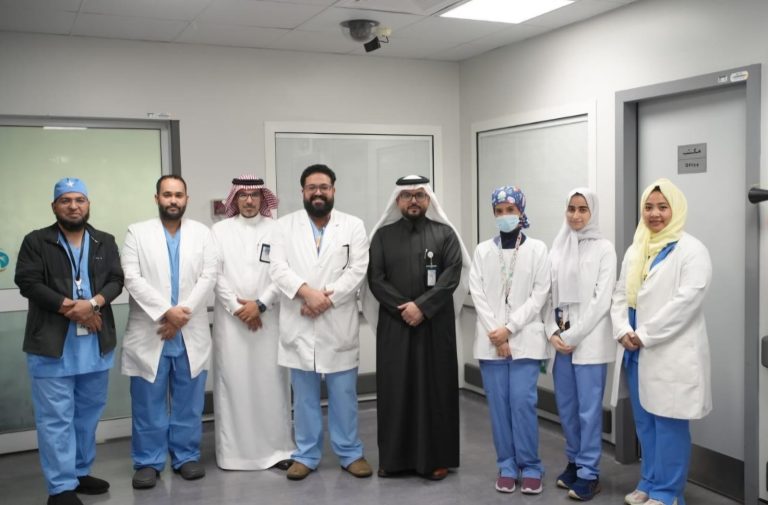 نجاح عمليتين لاستئصال ورم بالقولون عبر الروبوت الجراحي في مدينة الملك عبدالله الطبية