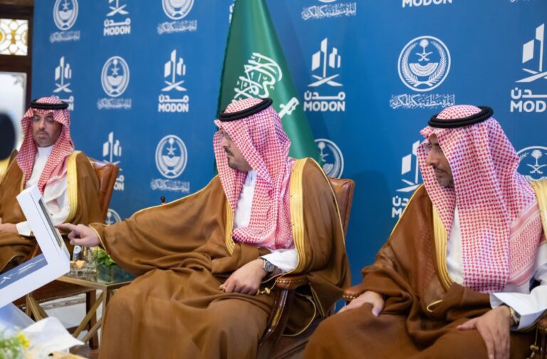 سمو نائب أمير مكة يطلق 17 مشروعًا صناعيًا بقيمة 2.5 مليار ريال