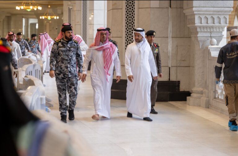 سمو نائب أمير مكة يتفقد جاهزية المسجد الحرام استعدادًا لرمضان