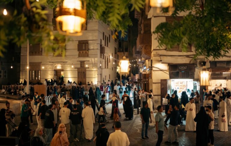 جدة التاريخية تستقبل أكثر من مليون زائر في أسبوع رمضان الأول