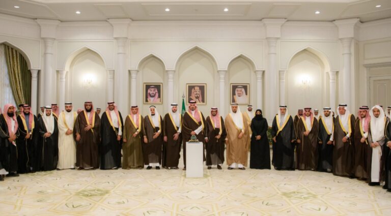 سمو أمير منطقة المدينة المنورة يكرم الجمعيات الأهلية ويستعرض دور القطاع غير الربحي