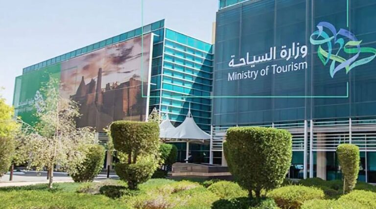 وزارة السياحة تحدّث لائحة الإرشاد السياحي لتعزيز الشفافية ورفع جودة التجربة